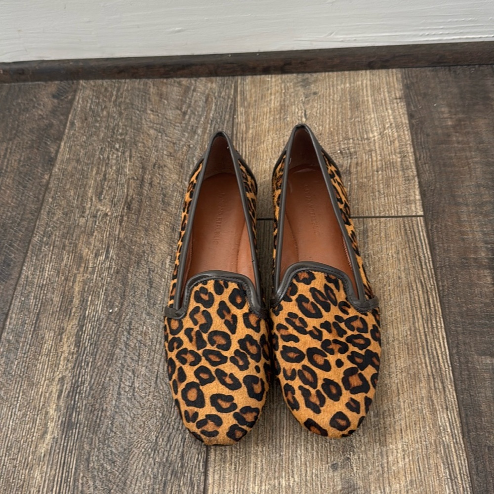 Women’s Banana Republic Animal Print Size 7